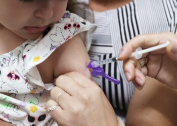 Mais de 15 mil crianças e adolescentes estão com 2ª dose de vacina contra a dengue atrasada em Teresina