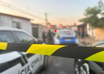 Caseiro de 49 anos é morto a facadas em Teresina; companheira suspeita do crime se entrega à polícia