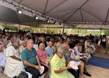 Juntos há anos ou jovens querendo economizar: casamento comunitário reúne 184 casais em Teresina