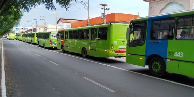 Motoristas e cobradores aceitam acordo e encerram impasse no transporte público de Teresina