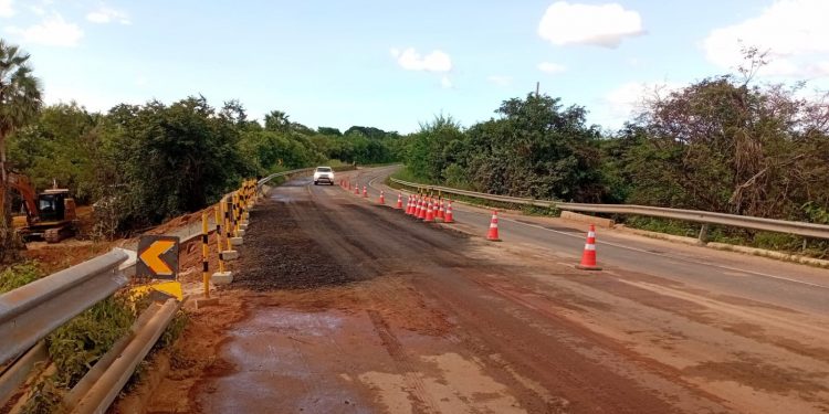 Trecho da BR-343 é liberado, mas terá nova interdição a partir de terça (9) por obra após cratera